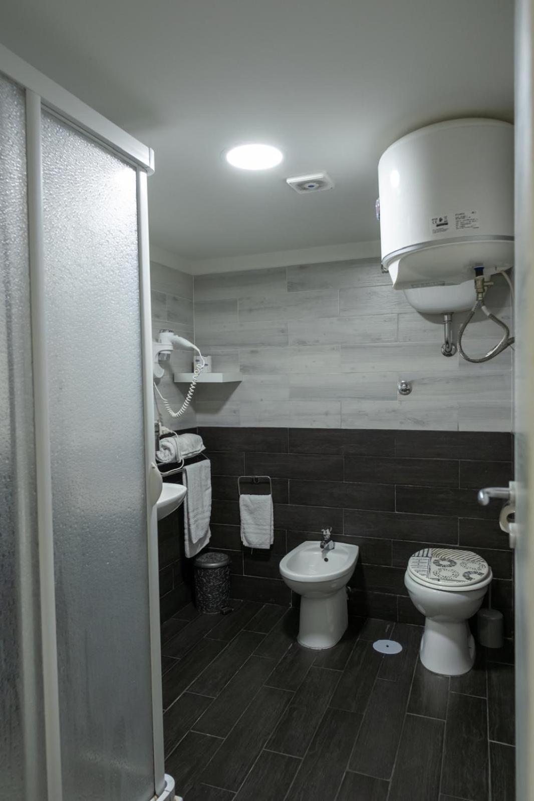 Hotel Toledo Road 429 Neapol Zewnętrze zdjęcie